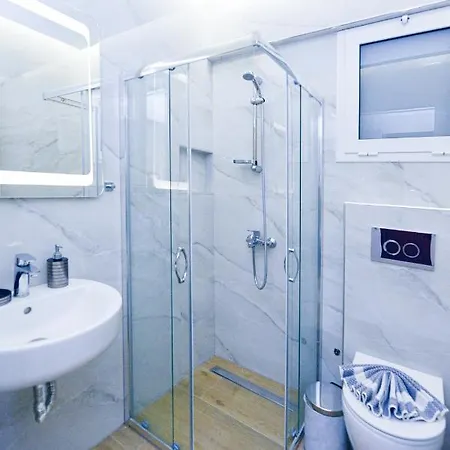 Astoria Ii, Rhodes Center - Brand New Bathroom * Rhodes City