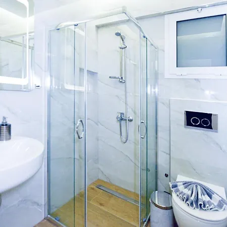 Apartment Astoria 2, Rhodes Center - Brand New Bathroom *